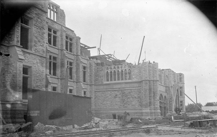 Building Victoria Museum - Apr 1899-1